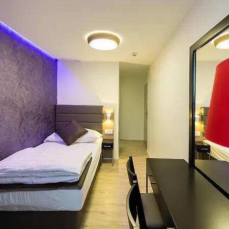 Sleep & Go Self-check-in Готель