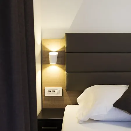 Sleep & Go Self-check-in Готель