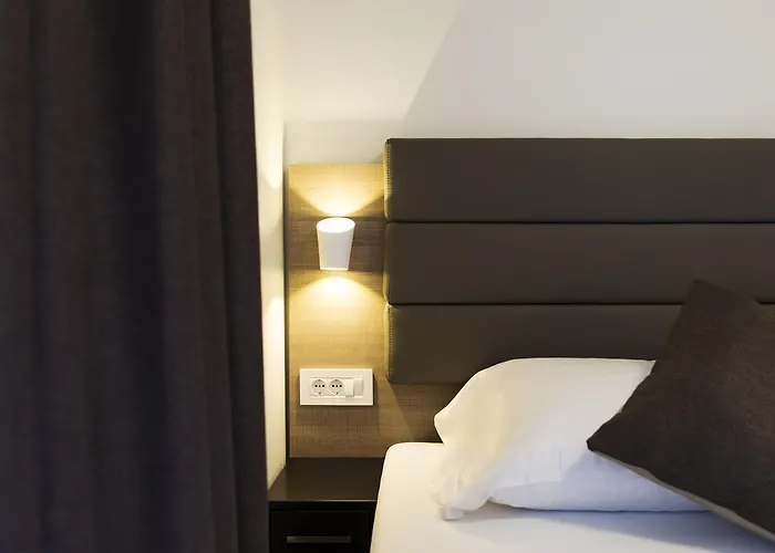 Sleep & Go Self-check-in Готель